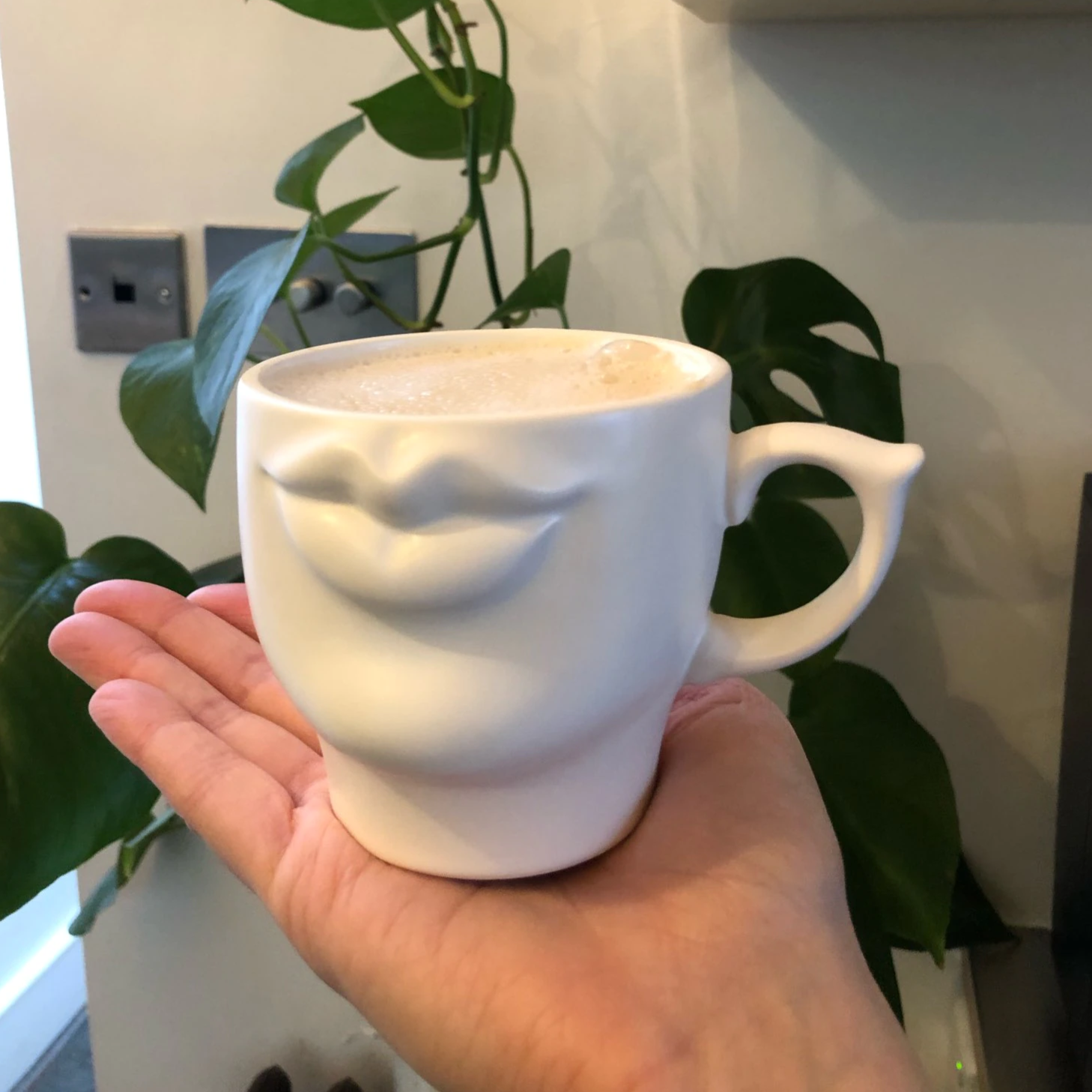 Caneca Kiss - Porcelana